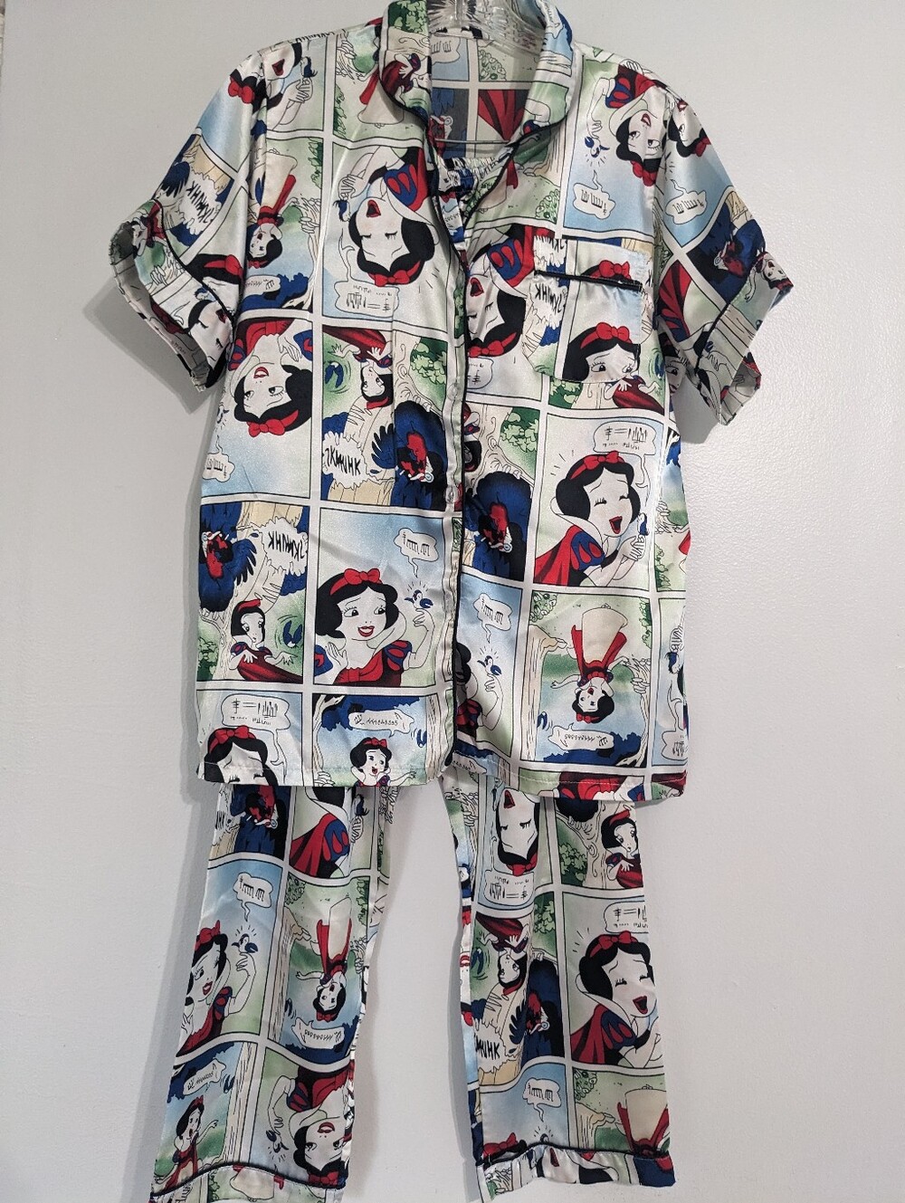 Comic Print Satin Pajama Set Button Front Top And Elastic Waist Pants Snowwhite
